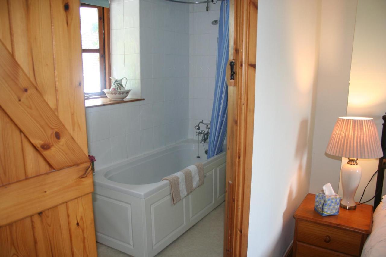 Barn Cottage - Farm Park Stay With Hot Tub Swansea Esterno foto